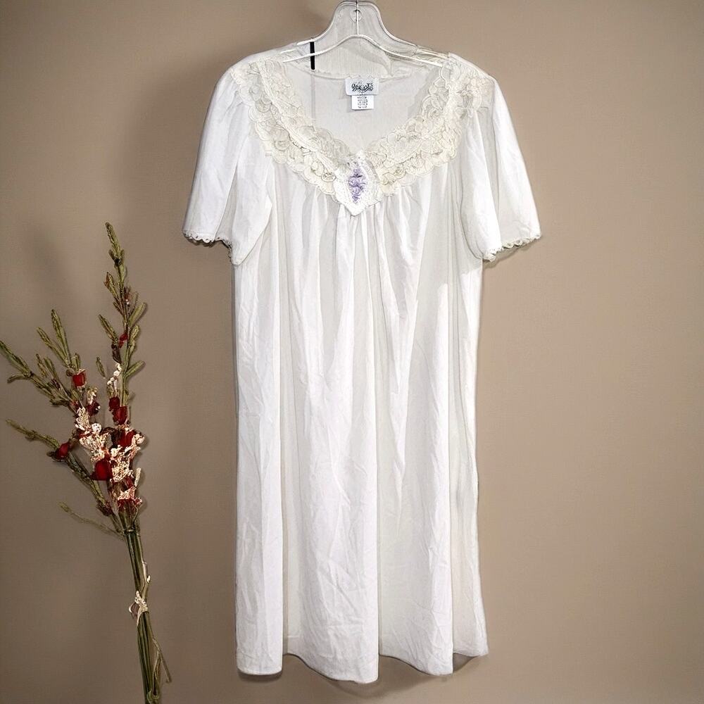 Vanity Fair Silky Nylon Nightgown Vintage Lace Floral Cottagecore Medium